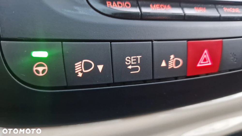 Fiat 500L City Cross 1.4 16V T-Jet - 24