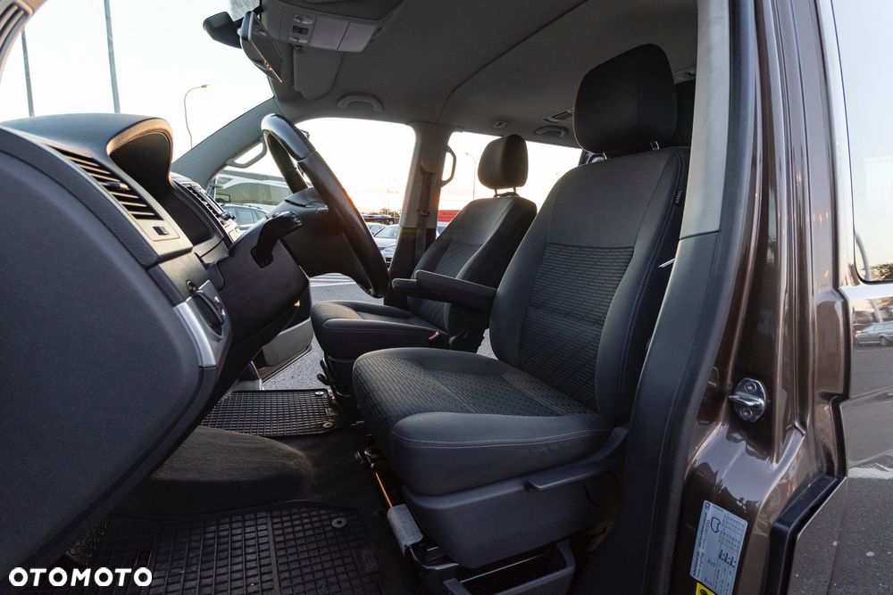 Volkswagen Multivan - 30