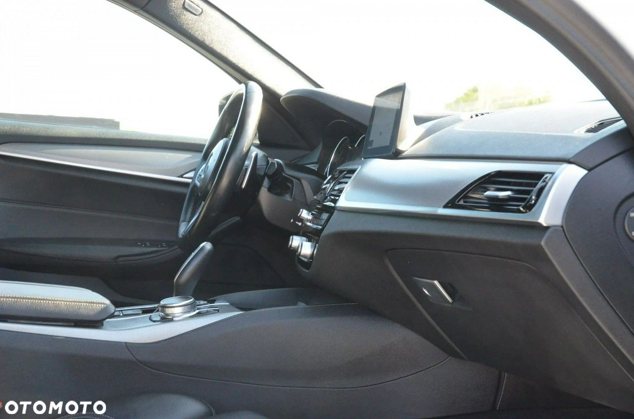 BMW Seria 5 530i xDrive GPF M Sport sport - 17