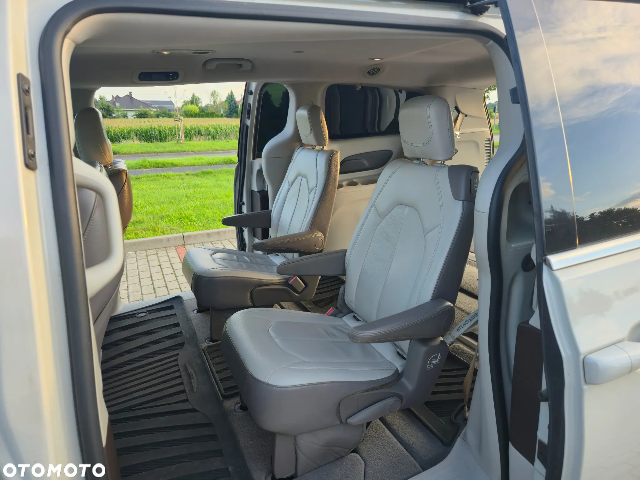 Chrysler Pacifica - 9
