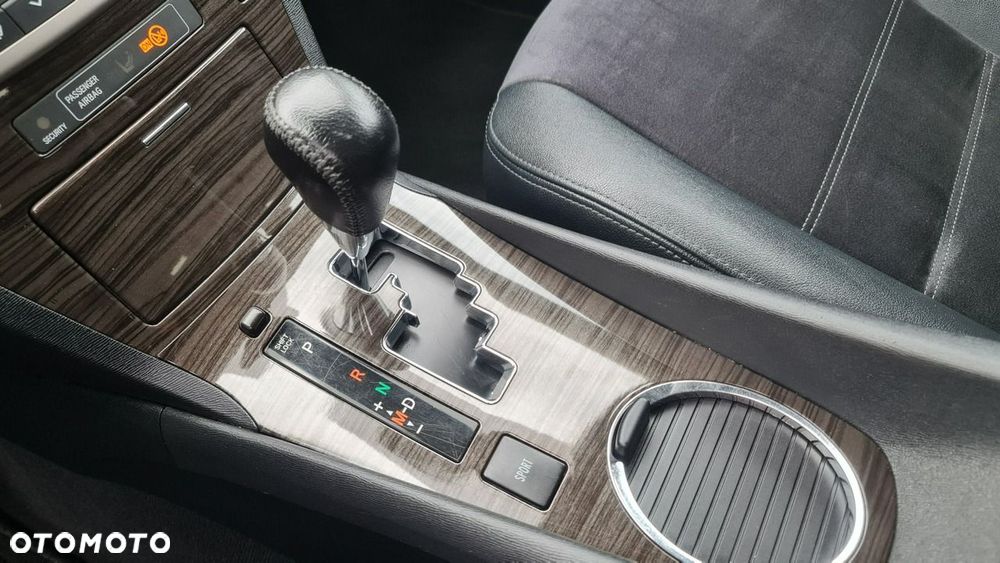 Toyota Avensis - 25