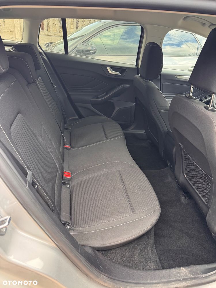 Ford Focus 1.0 EcoBoost Hybrid TITANIUM - 24