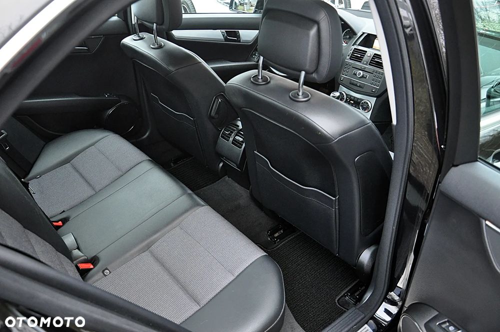 Mercedes-Benz Klasa C 180 Kompressor BlueEFFICIENCY Avantgarde - 29