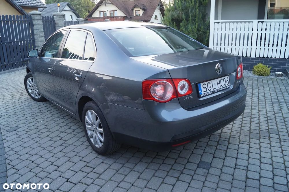 Volkswagen Jetta 2.0 TDI Comfortline - 2