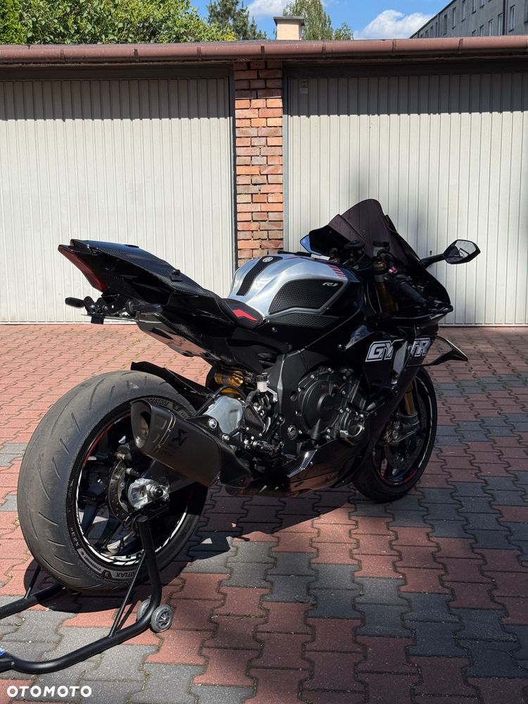 Yamaha R1 - 21