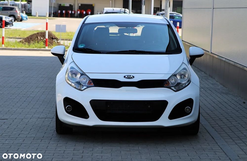 Kia Rio 1.2 L - 12