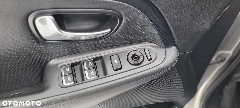 Kia Carens 1.7 CRDi 136 Fifa World Cup Edition - 19