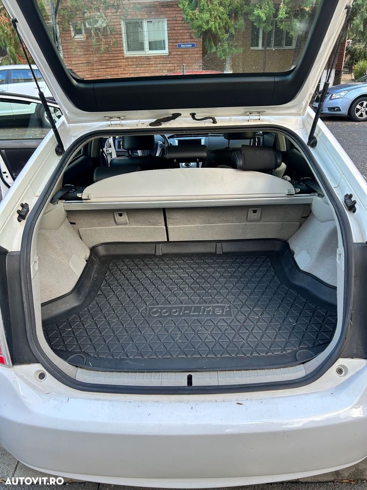 Toyota Prius (Hybrid) Comfort - 8