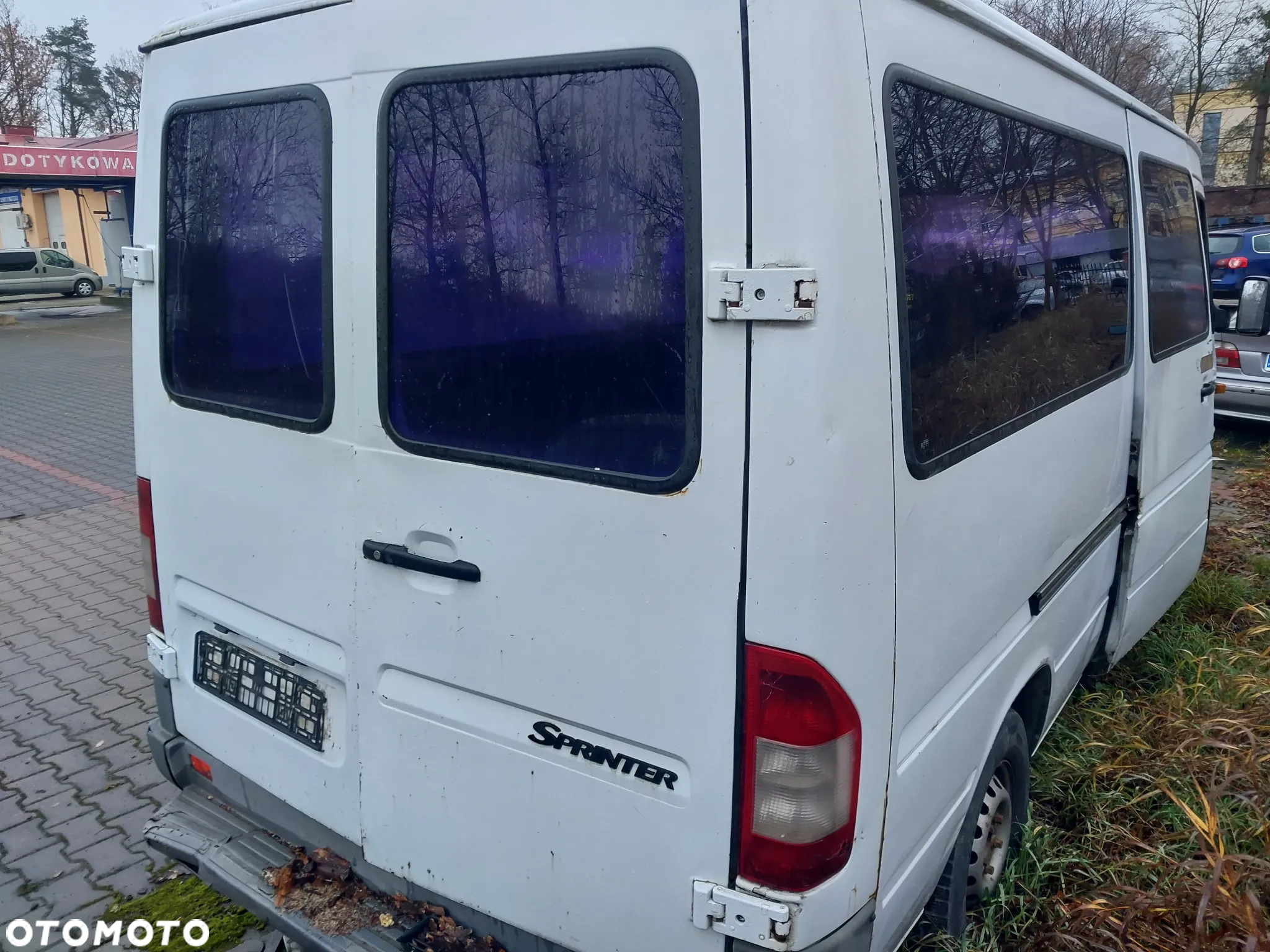 Mercedes Benz Sprinter 316 W903 W902 W901 W904 W905 Lift FL silnik 2.2 cdi pompa wtryskowa wtryski głowica skrzynia manualna most lusterko drzwi resory fotel panel szyba szyberdach mechanizm klamka zewnętrzna NA CZĘŚCI - 11