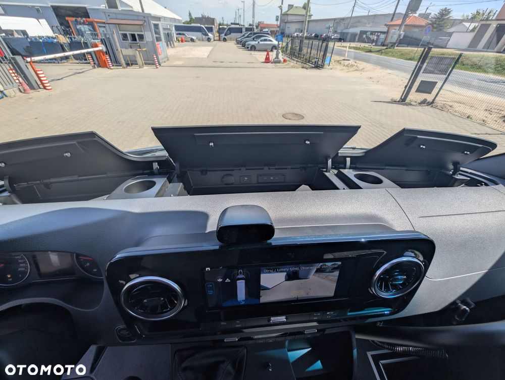 Mercedes-Benz Sprinter 519 - 22