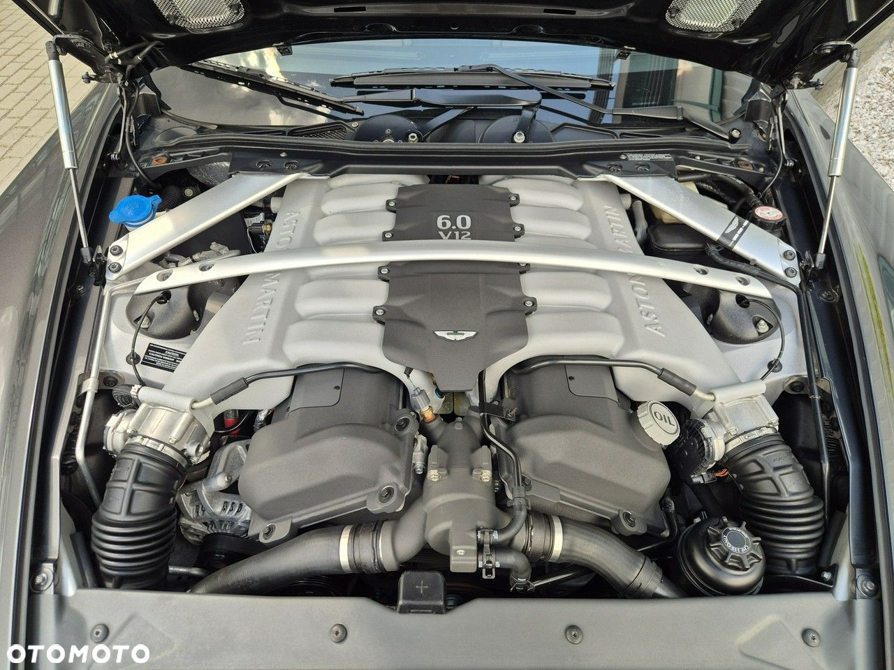Aston Martin DB9 - 17