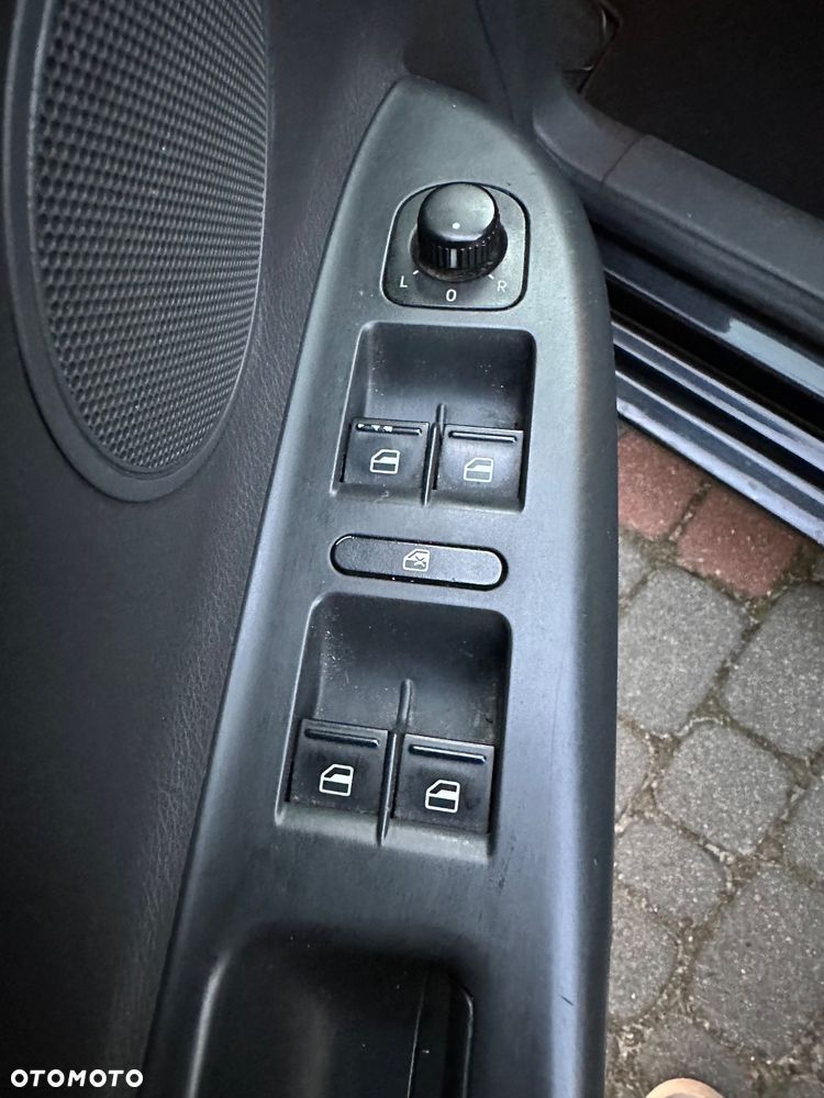 Volkswagen Golf V 2.0 TDI Comfortline - 9