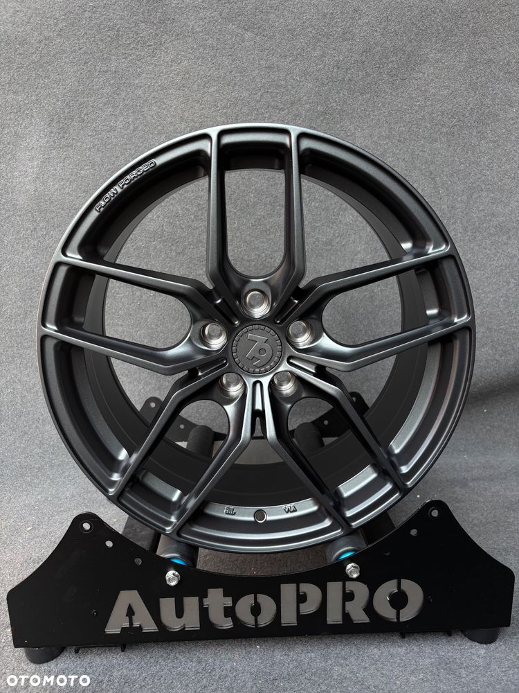 NOWE alufelgi Seventy9 5x112 18 felgi 8j ET30 BMW seria 3 G20 G22 G30 G31 F44 G22 G23 G32 F39 G60 G01 X1 F48 G42 X2 U06 Active Tourer Z4 G29 xDrive Styling 930 Grafitowe jak Japan Racing Carbonado Rubin - 1