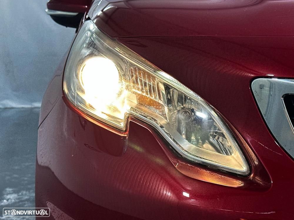 Peugeot 2008 1.2 PureTech Allure - 42