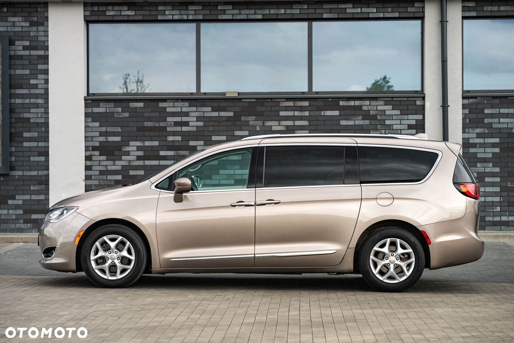 Chrysler Pacifica - 5