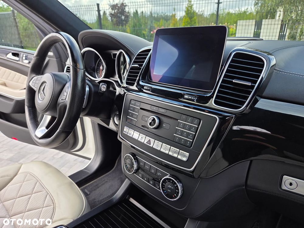 Mercedes-Benz GLS - 28