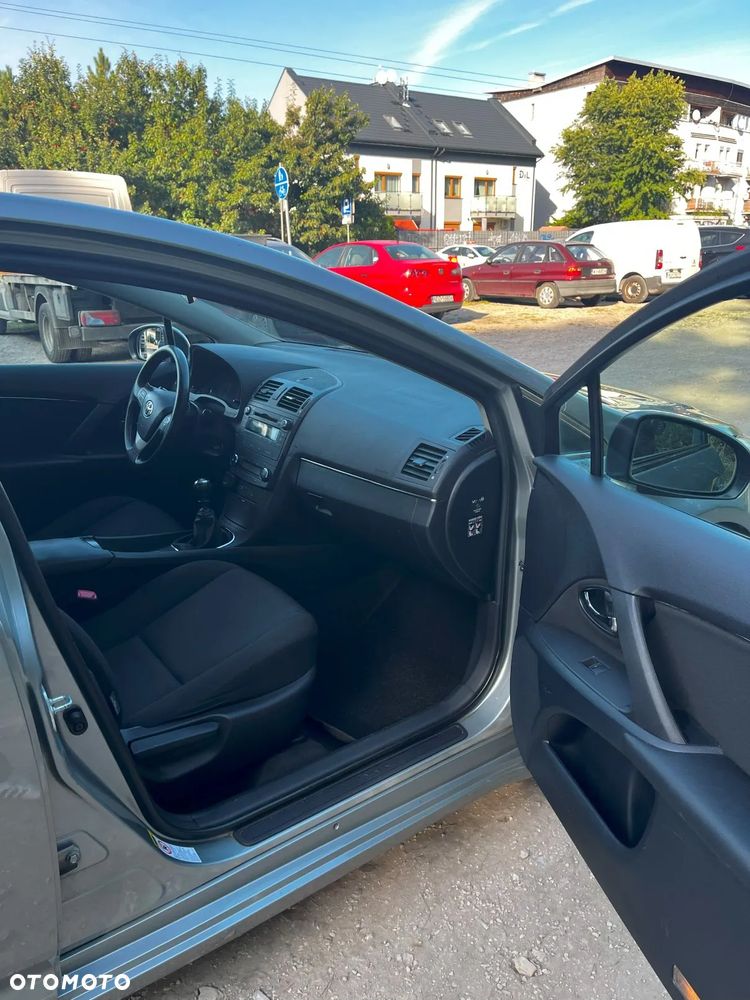 Toyota Avensis 1.8 Luna EU5 - 12