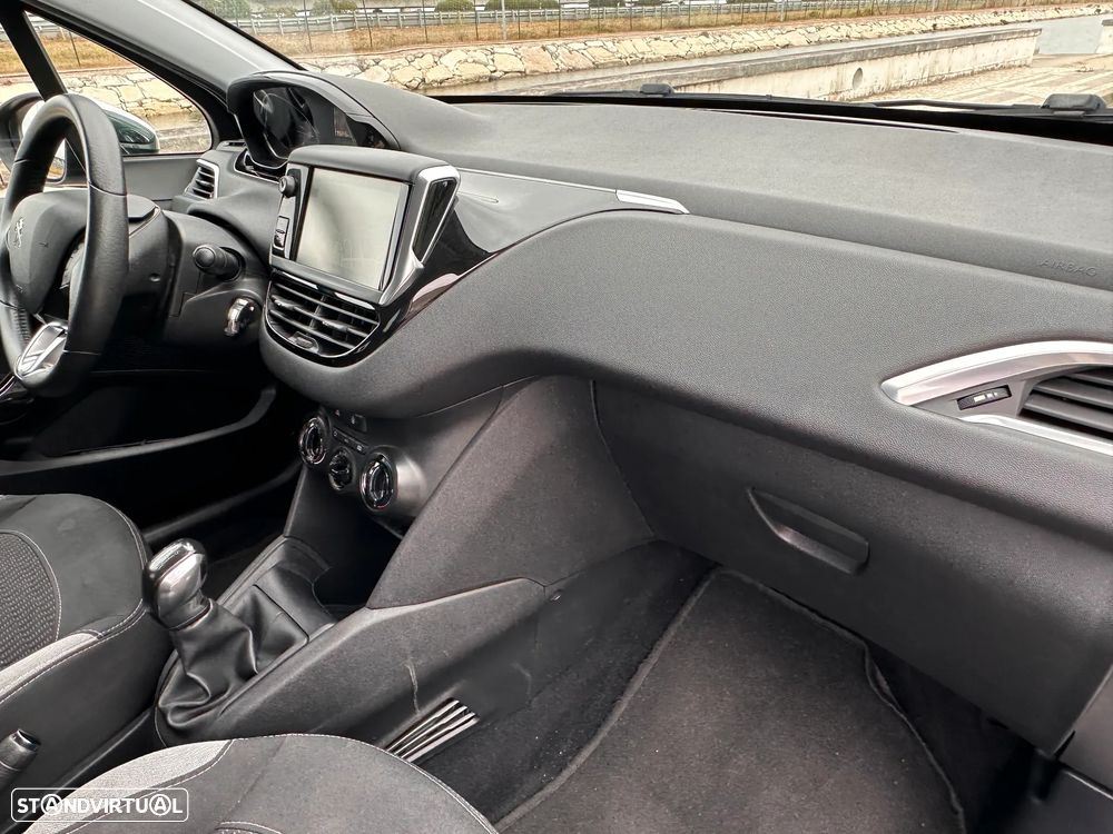 Peugeot 208 1.4 HDi SE Style - 26