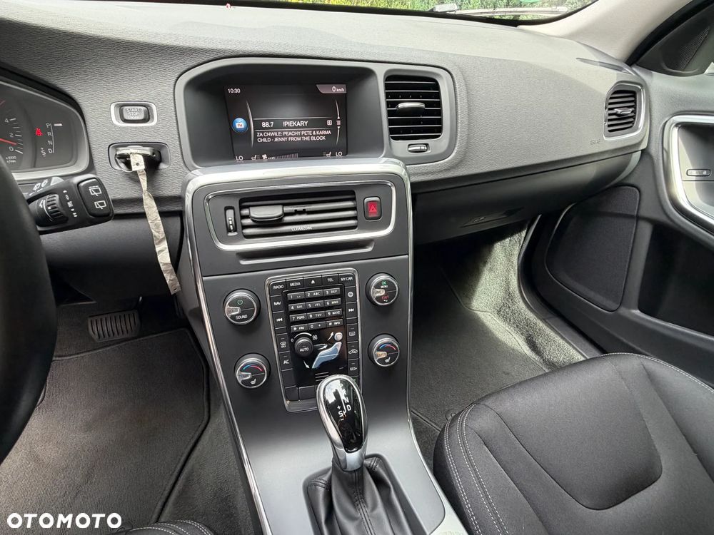 Volvo V60 D2 Geartronic Summum - 16