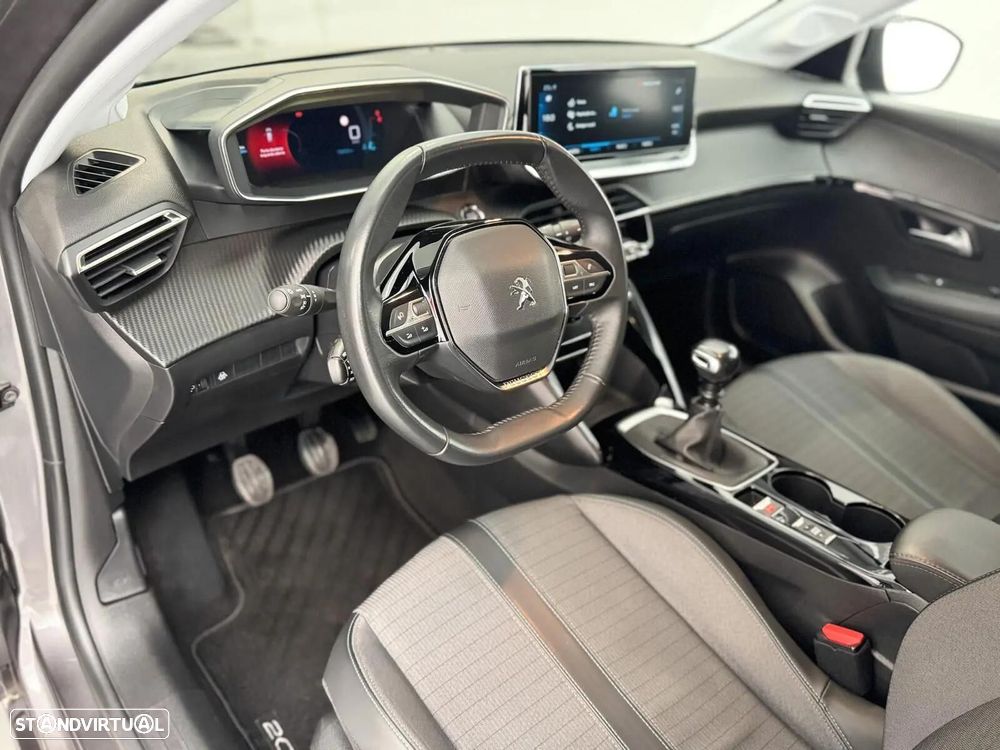 Peugeot 208 - 15