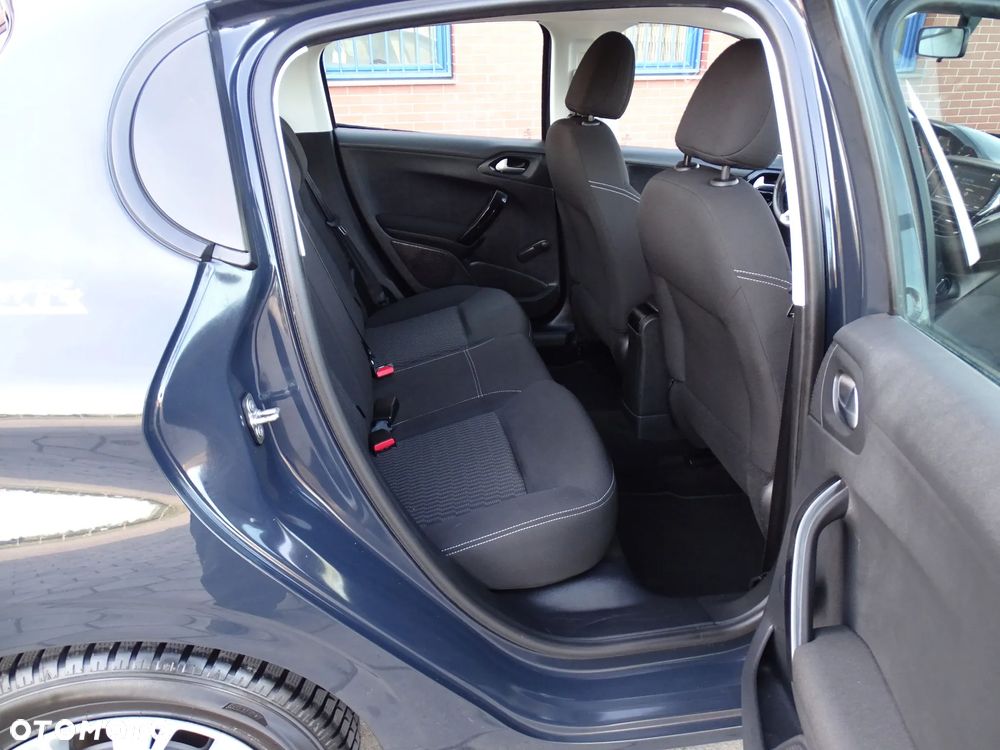 Peugeot 208 1.2 PureTech Style - 21