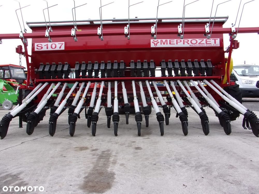 Meprozet Siewnik zbożowy talerzowy S107T, stopkowy S107, S107/1 poplonów S109 MEPROZET, Siewnik zbożowy 2-talerzowy i stopkowy SR25, SR27, SR30, SRT27 Euro-Masz, siewnik nabudowany - agregat uprawowy SNT30, siewnik poplonów Akpil, Siewnik kukurydzy Meprozet - 16