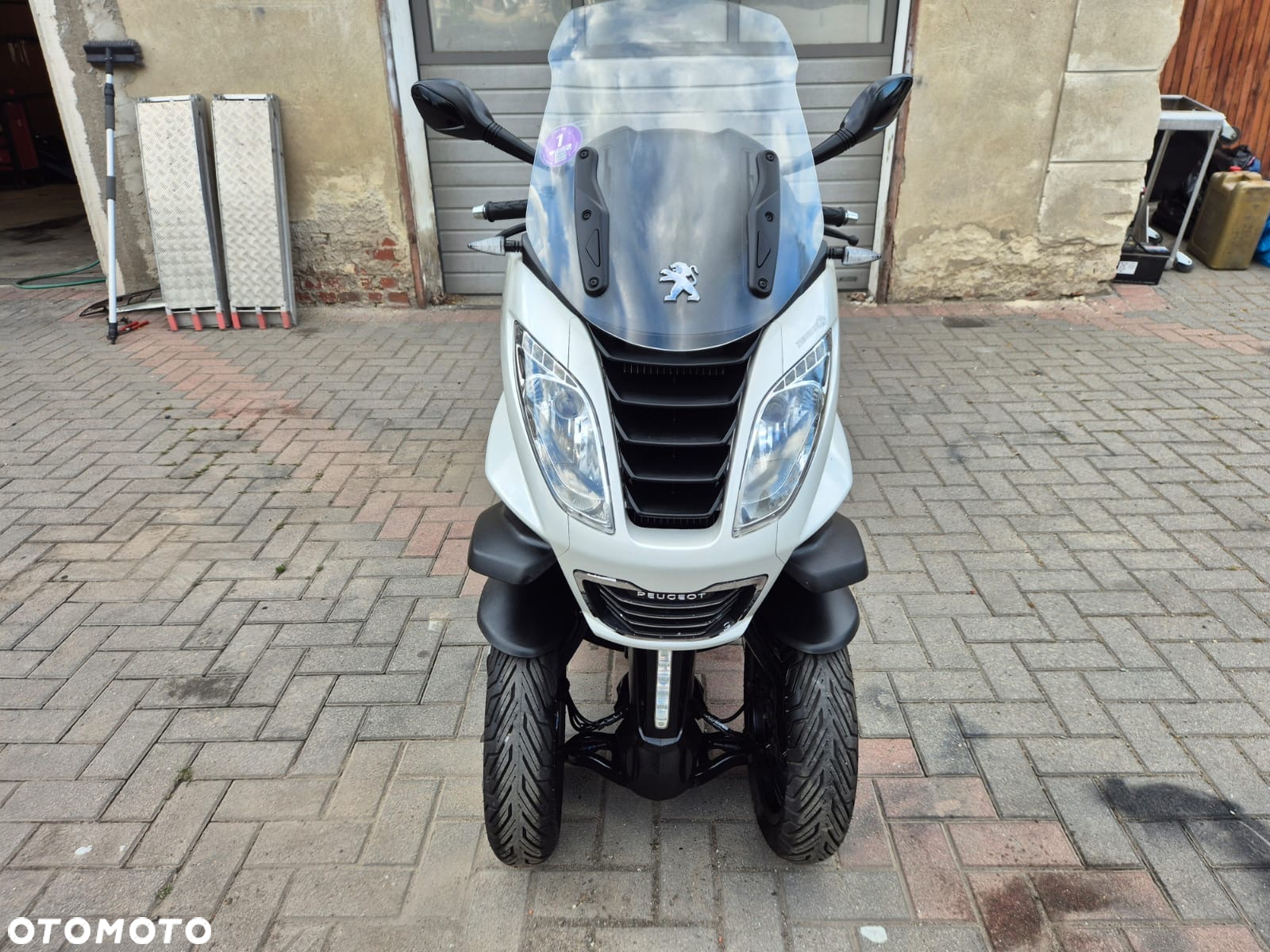Peugeot Metropolis - 2