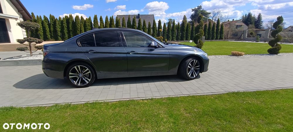 BMW Seria 3 328i Sport Line - 16