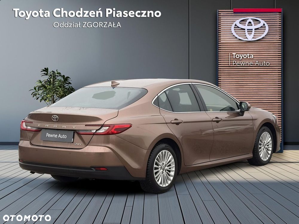 Toyota Camry - 6