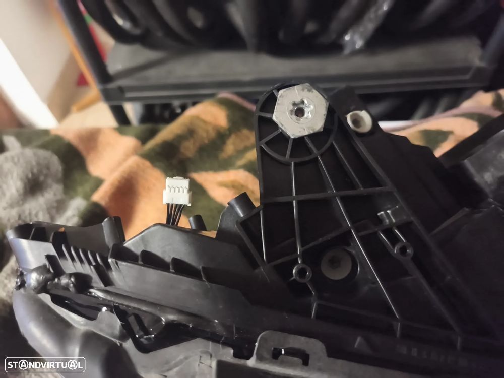 Farol Led direito classe C W205 ILS ADAPTATIV - 7