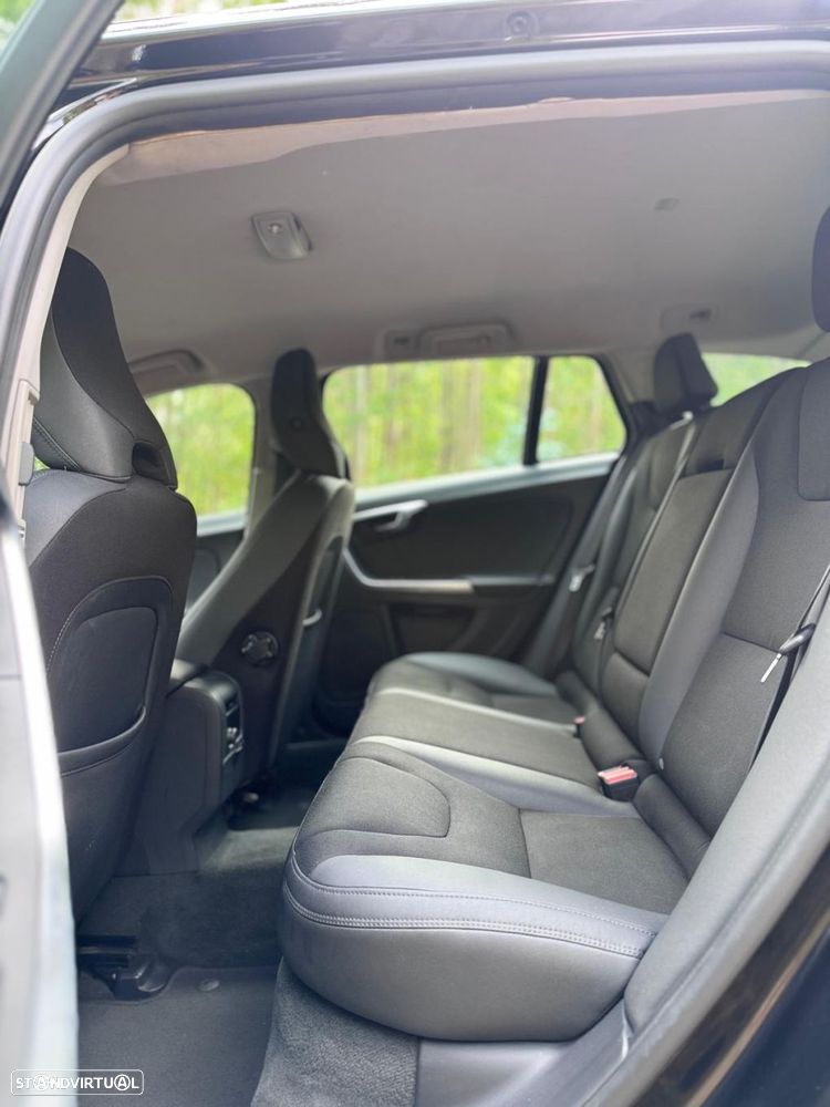 Volvo V60 2.0 D3 Momentum Start/Stop - 16