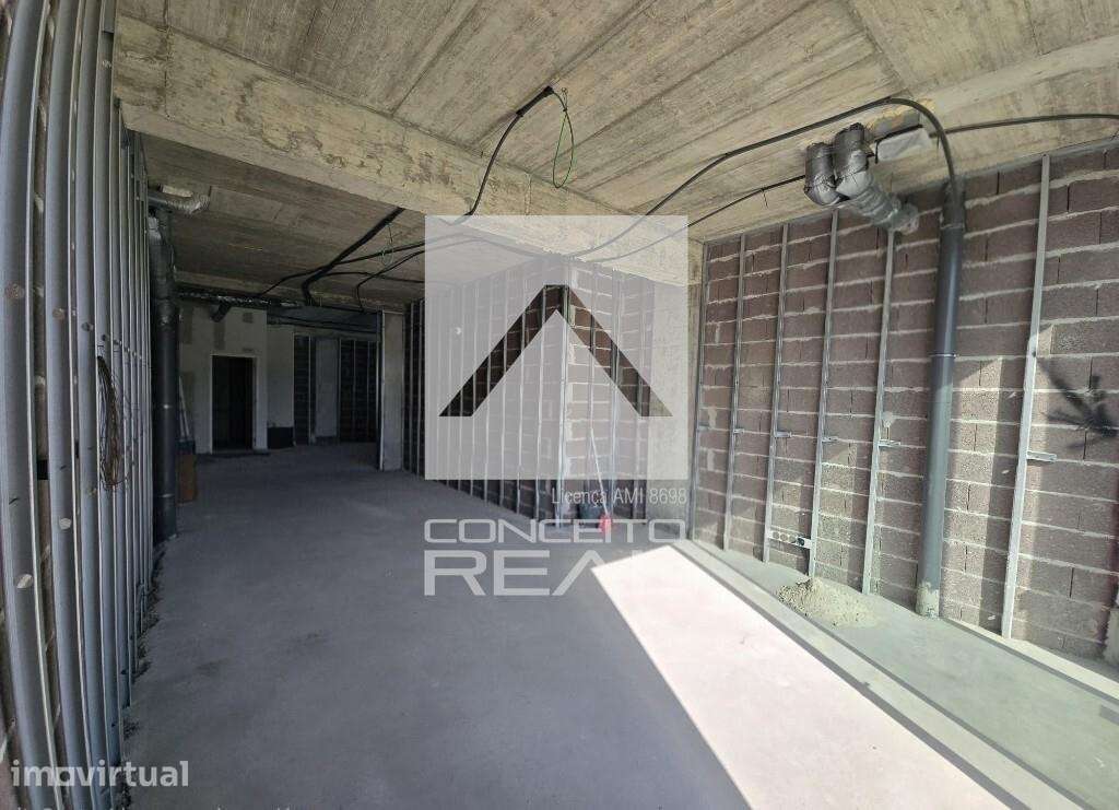 Loja c/ jardim privativo | Comércio / Restauração | Pícua, Águas Santa - Grande imagem: 5/23