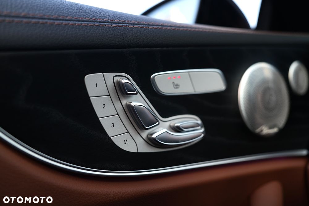 Mercedes-Benz Klasa E 220 d 4Matic 9G-TRONIC AMG Line - 23