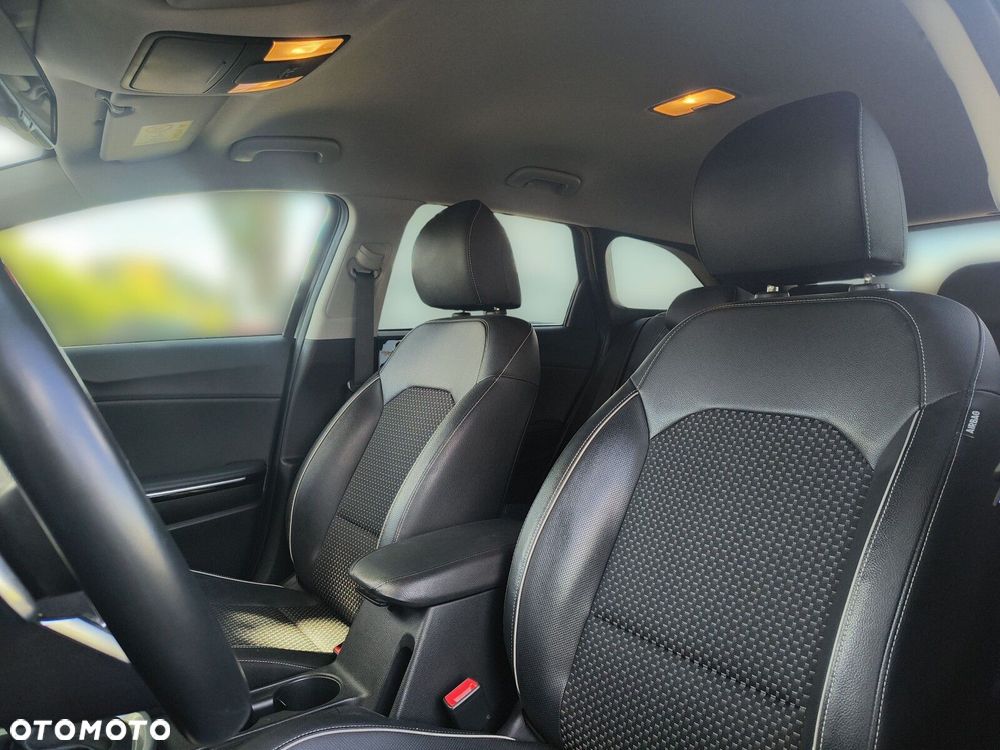 Kia Ceed - 13
