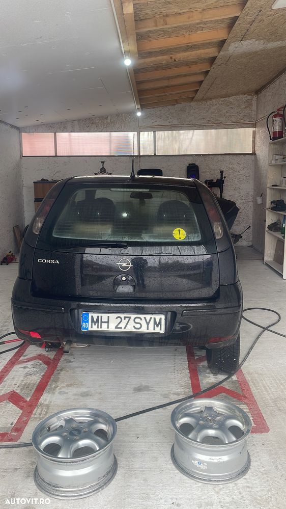 Opel Corsa 1.0i Essentia - 3