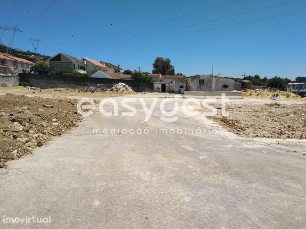 Terreno de atividade Industrial e de Armazéns com 10.200m2 em Alverca - Grande imagem: 3/8