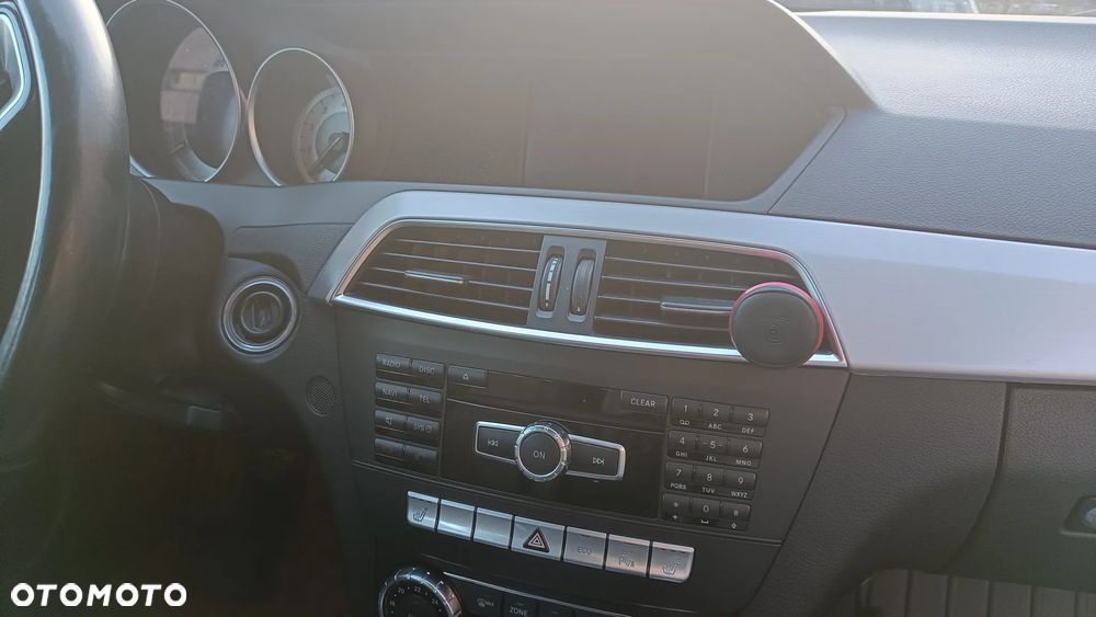 Mercedes-Benz Klasa C 180 CGI BlueEFFICIENCY Avantgarde - 18