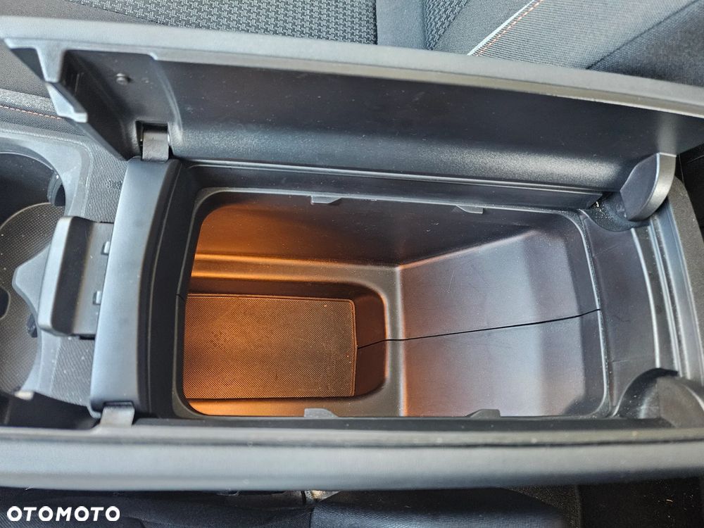 Peugeot 3008 1.5 BlueHDi Allure S&S EAT8 - 26