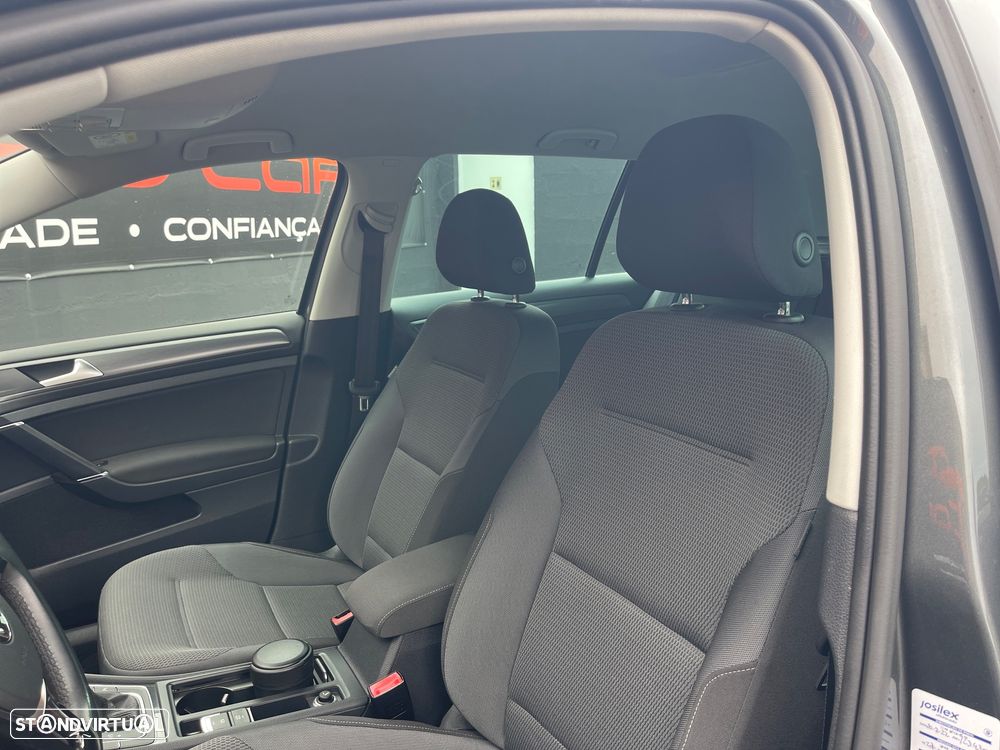 VW Golf Variant 2.0 TDi R-Line DSG - 12