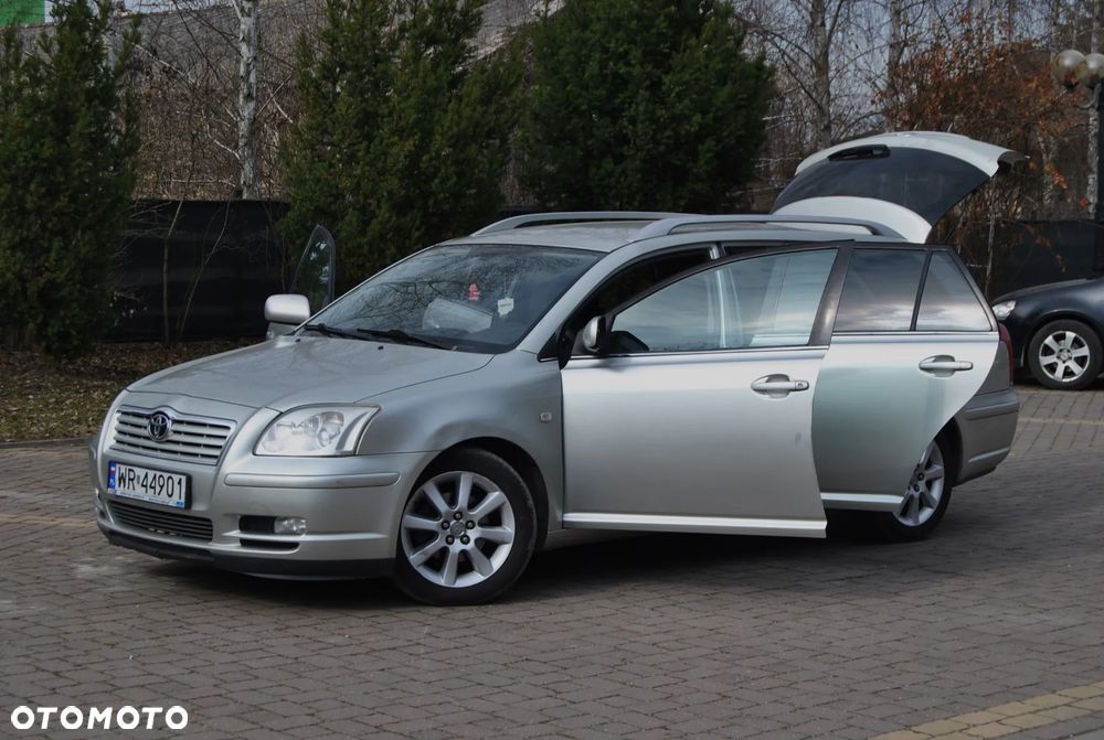 Toyota Avensis - 18