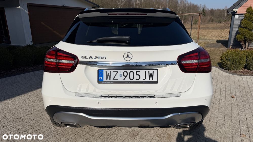 Mercedes-Benz GLA 200 7G-DCT Urban - 19