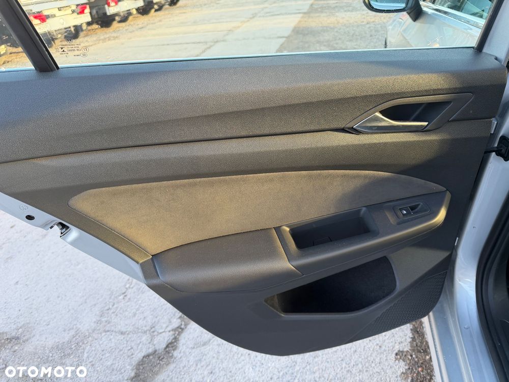 Volkswagen Golf - 23