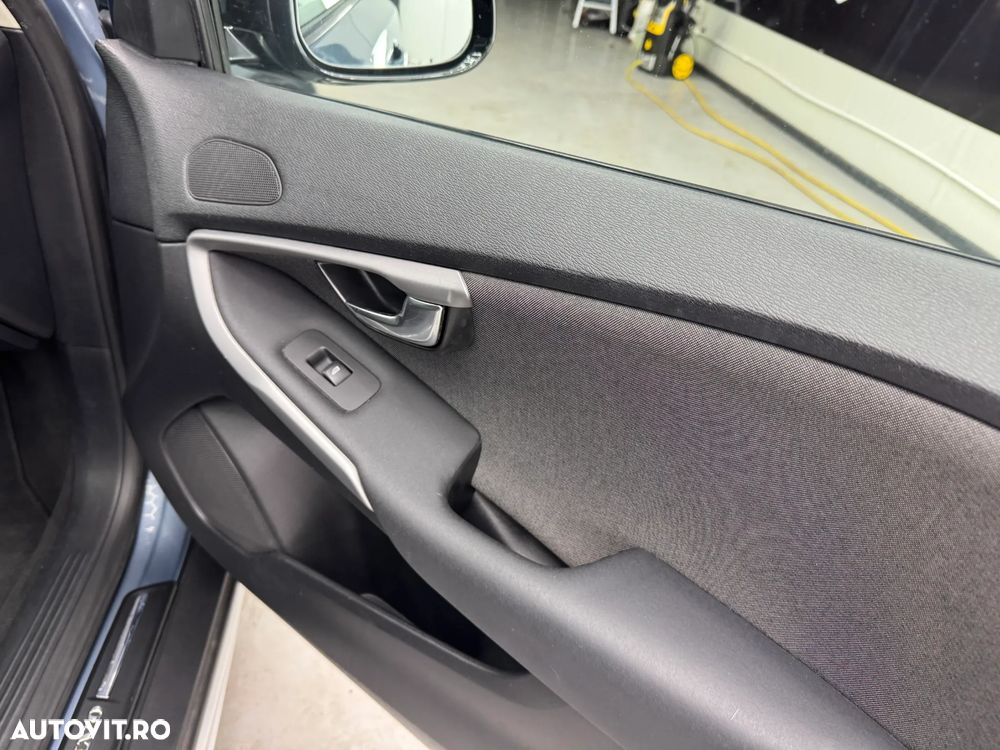 Volvo V40 D3 Geartronic Momentum - 27