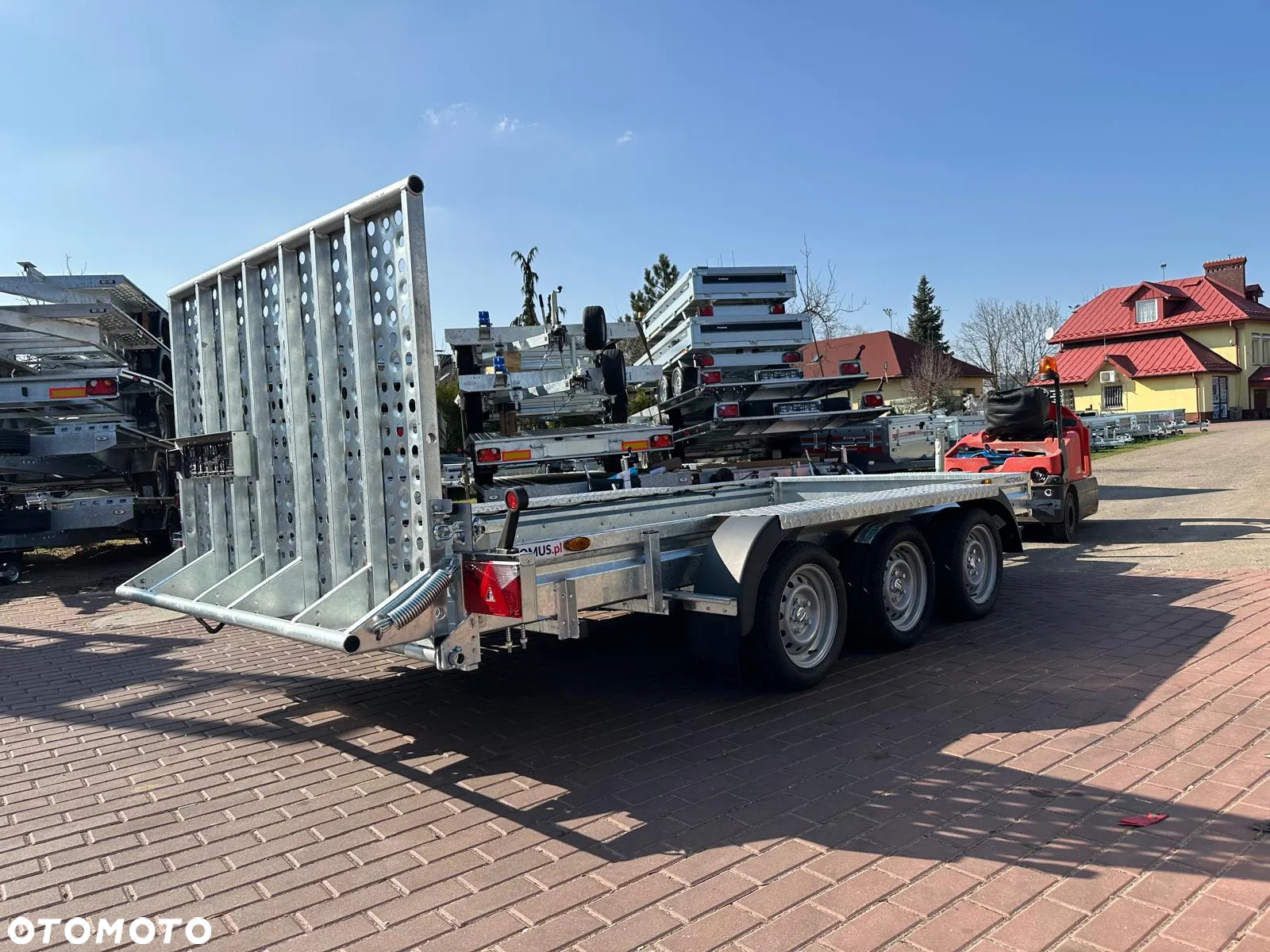 Inny Przyczepa do przewozu sprzętu budowlanego B 400/3 400x180 3500kg 3 osie pod koparke koparka walec MOTOMUS - 3