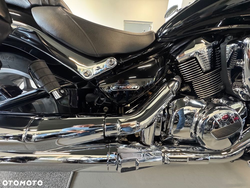 Suzuki Intruder - 11