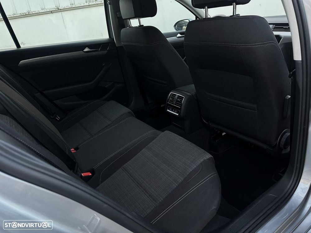 VW Passat Variant 2.0 TDi Business DSG - 22