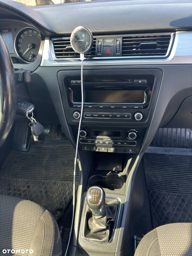 Skoda RAPID Spb 1.6 TDI DPF Ambition Max - 4