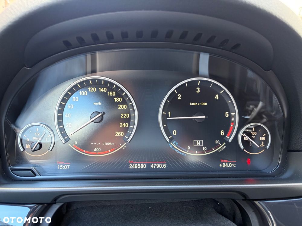 BMW Seria 5 520d xDrive - 9