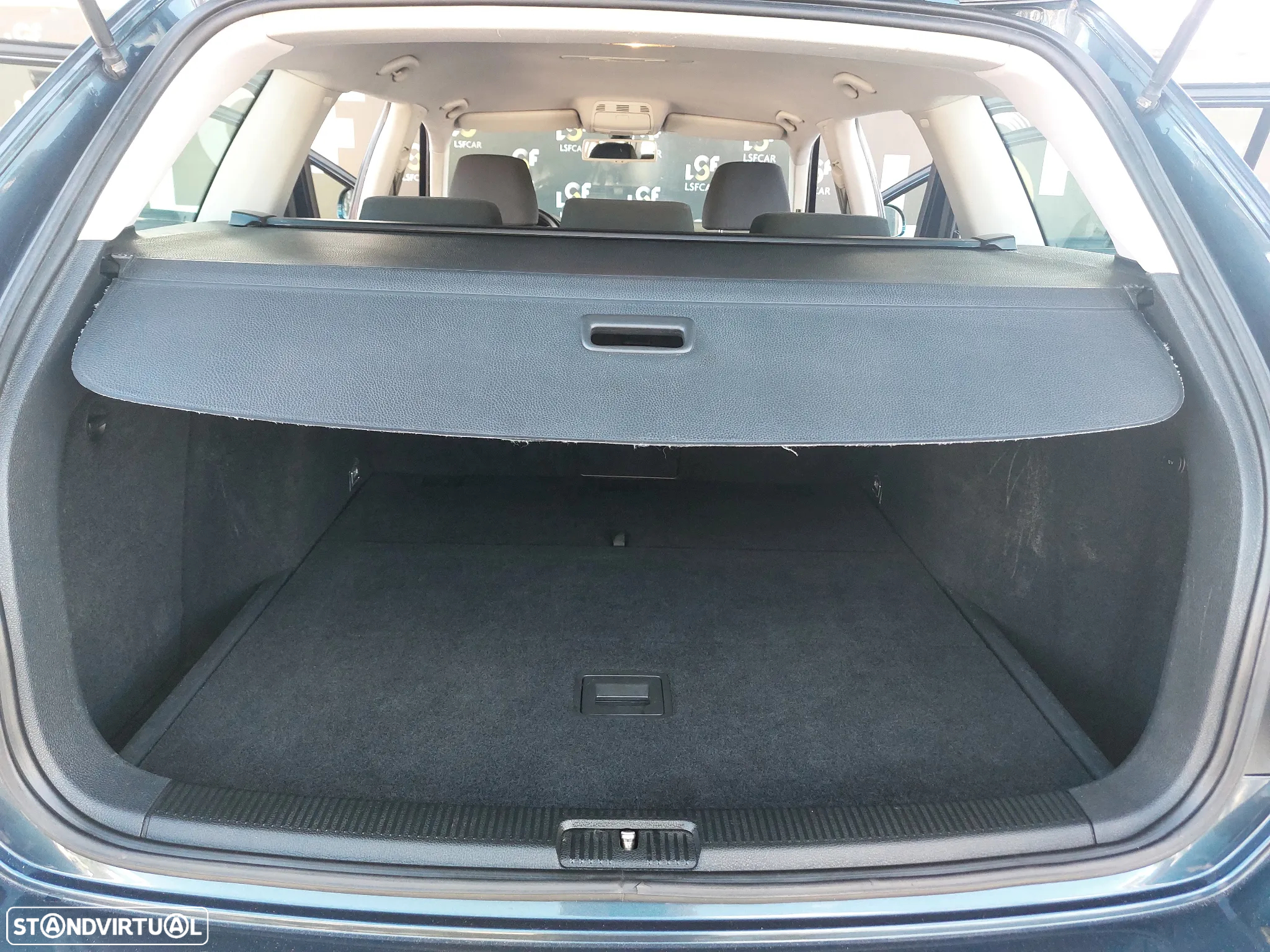 VW Golf Variant 1.6 TDi Confortline - 27