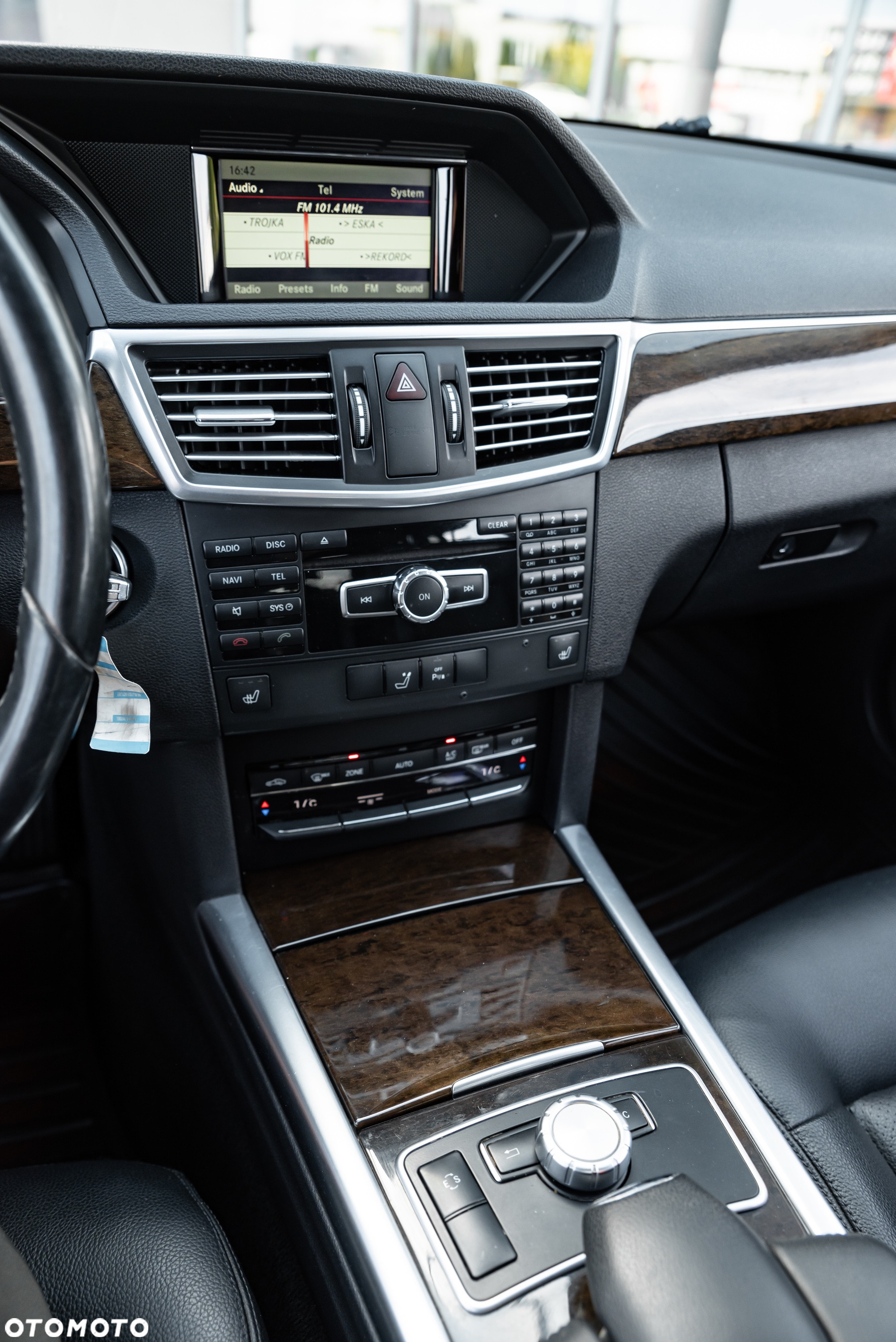 Mercedes-Benz Klasa E 300 T BlueTEC HYBRID 7G-TRONIC Avantgarde - 39
